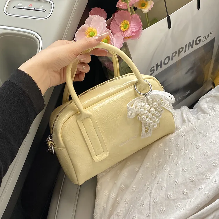 时尚超火手提枕头包女2025新款小众设计单肩小拎包通勤百搭斜挎包