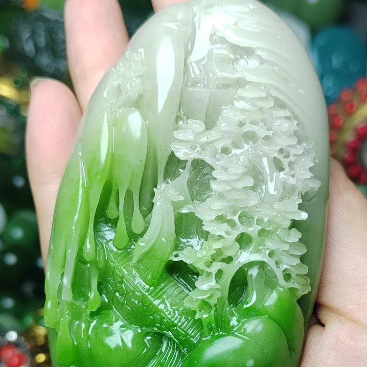 翠色满满精美雕刻山水风景如画手把件