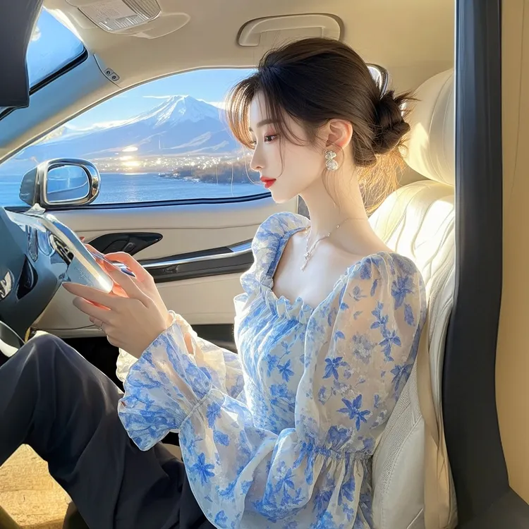 2025夏装新款法式高级感轻奢气质上衣超好看独特漂亮蓝色碎花衬衫