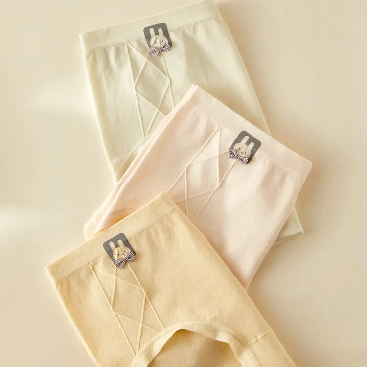 女士裸氨无缝中腰三角透气内裤