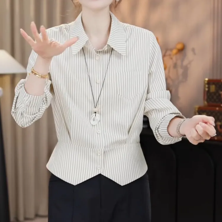 “结构衬衫”设计感分割线收腰显瘦翻领气质型衬衫LK2505816