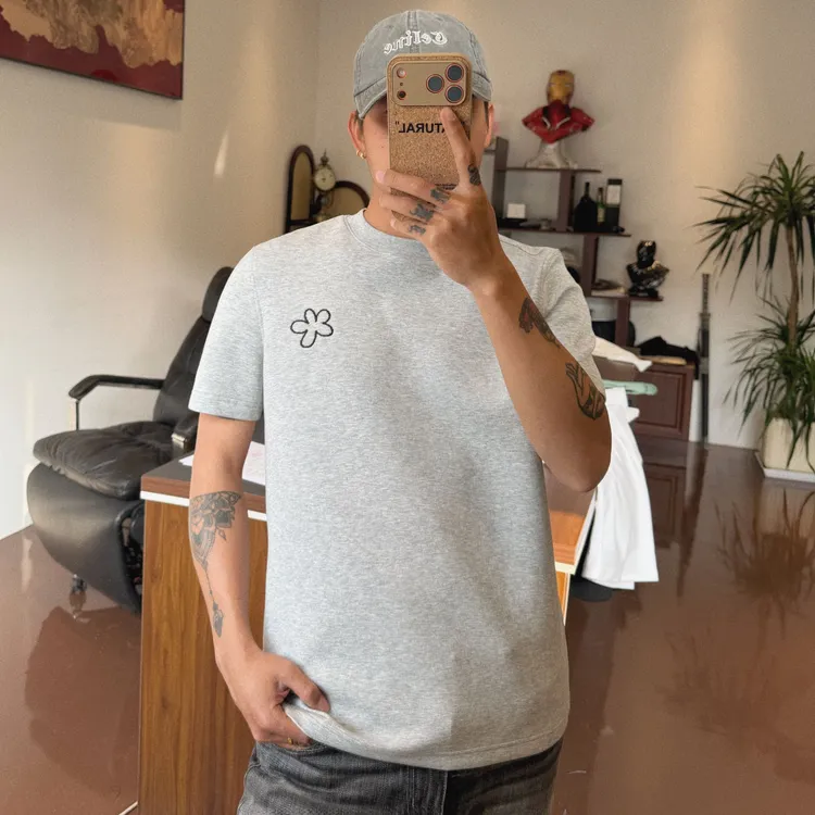 老颜原创重磅棉莱赛尔花刺绣短袖t恤男2026新款圆领简约半袖短袖