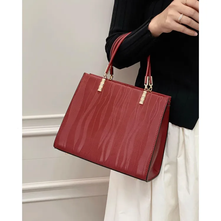 结婚包包2025新款大容量红色新娘包包中年女士妈妈包斜挎手提女包