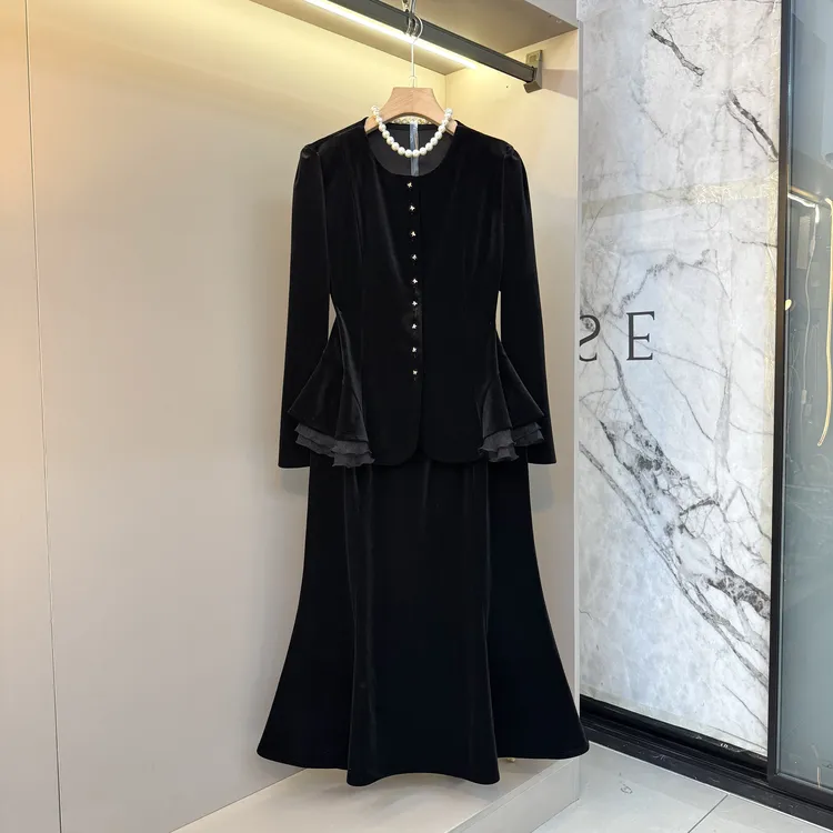 2025秋冬欧货设计感轻奢气质优雅时尚大码内搭+半裙套装6050