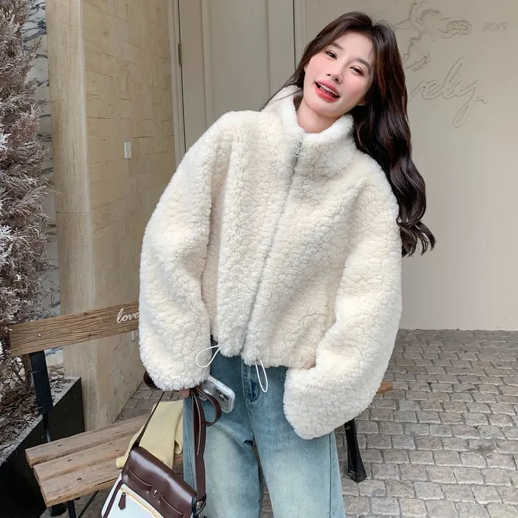 奶白色软糯羊羔毛外套女短款2025冬季韩系设计感加厚立领皮毛一体