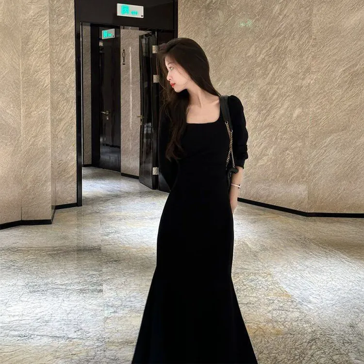 法式赫本风方领黑色连衣裙女早秋季新款高级感修身显瘦鱼尾长裙子