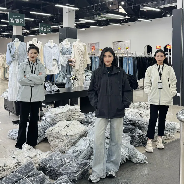 【2477】夹克潮流秋季直筒防风中性风秋季连帽情侣穿冲锋衣