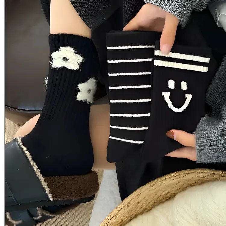 黑色羊绒厚袜子女中筒袜秋冬季保暖甜美小花ins潮网红款条纹长袜