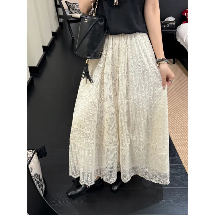 张涩涩 25早秋"归浅织羽" 融合松弛 米白色4种蕾丝重工拼接半身裙