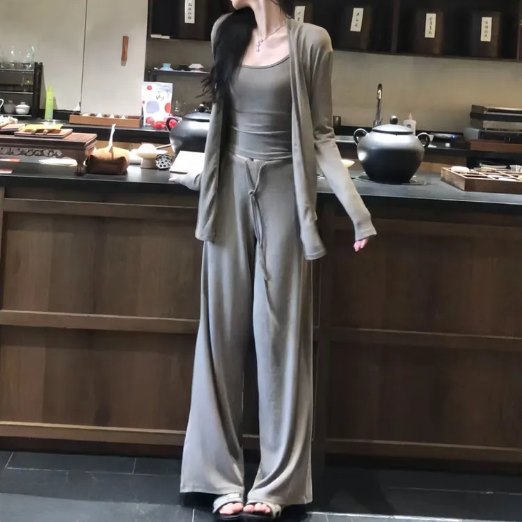 高绵绵榛子奶咖开衫吊带休闲裤三件套装