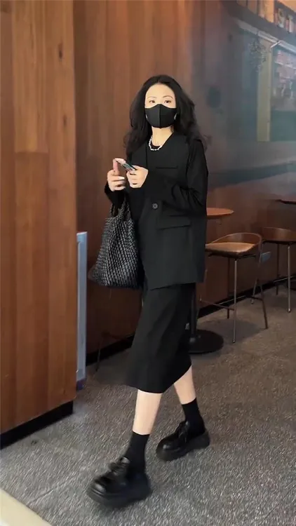 女秋季多巴胺服装女套装裙宽松显瘦减龄马甲气质休闲连衣裙两件套