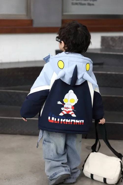 男童深秋外套儿童奥特曼加厚衣服2025新款男孩帅气加棉休闲冲锋衣