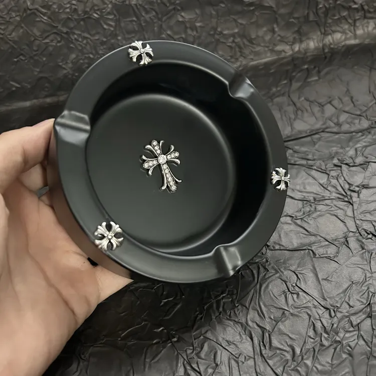 新款潮流创意复古不锈钢简约烟灰缸适合酒吧家用客厅个性定制礼物