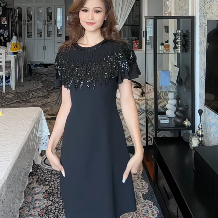 黑色重工亮片高腰短款连衣裙（达）
