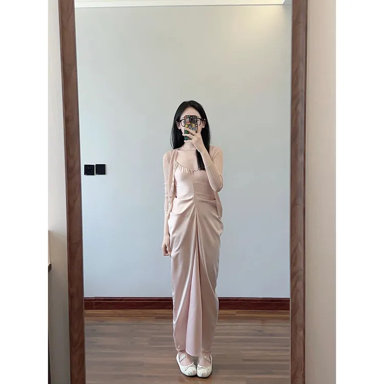 气质千金温柔风套装裙缎面吊带连衣裙搭配针织开衫两件套