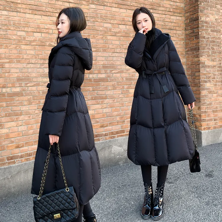 2025新款女装冬季长款过膝羽绒服女黑色连帽系带收腰鸭绒外套加厚