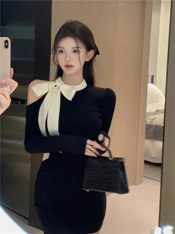2025秋季新款黑色针织连衣裙女气质绑带露肩显瘦小众设计感裙子