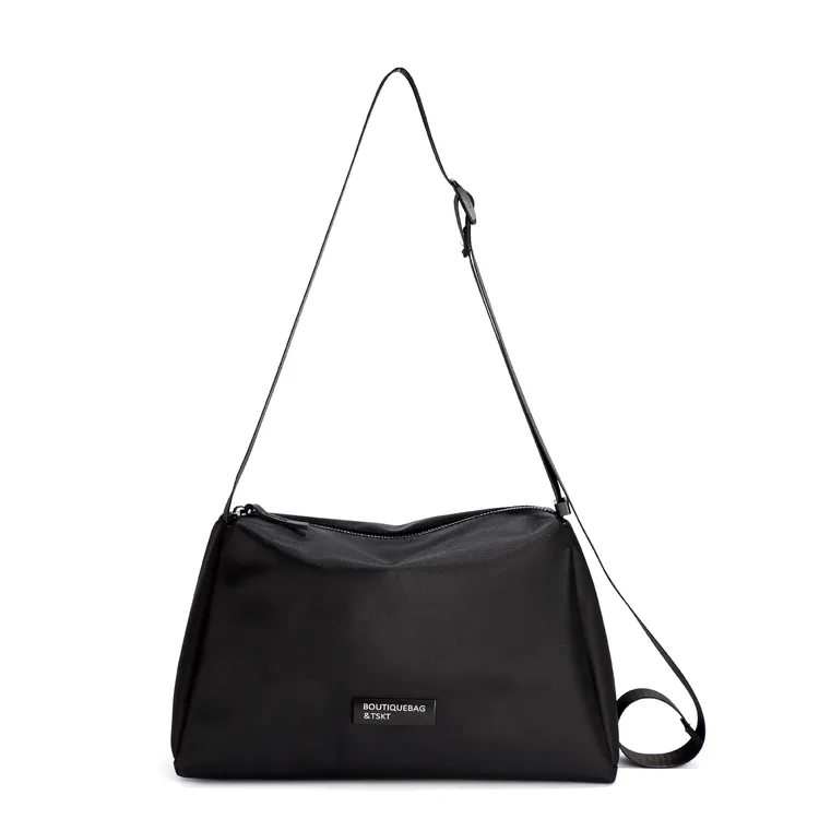 休闲布包包女爆款2025新款通勤挎包户外健身黑色轻便防水包法棍包