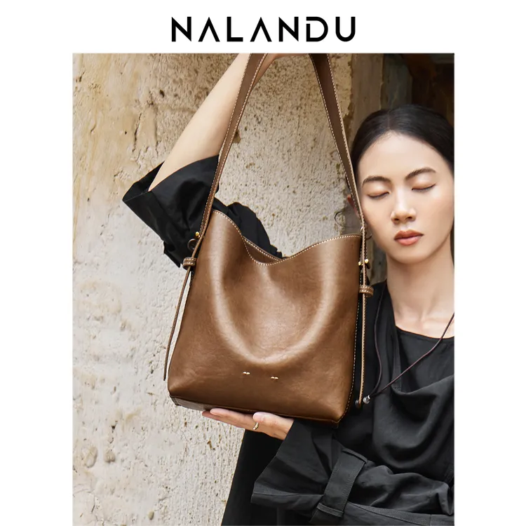 纳兰杜水桶包包女款爆款2025新款晚风单肩包大容量休闲女式斜挎包