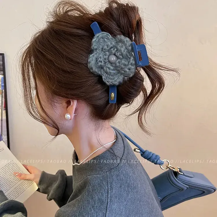 温柔定格~抓夹女毛线花朵鲨鱼夹大号发夹2025新款秋冬发饰高级感商品图