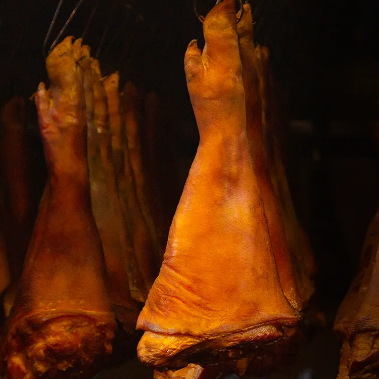 腊蹄子3斤包邮恩施黑猪腊猪蹄跑山地标高山黑猪猪脚柴火烟熏腊肉