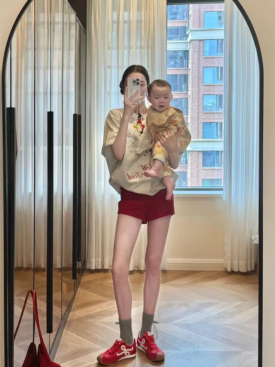 2025春夏新款韩系简约百搭兰花短袖印花T恤红色高腰显瘦短裤套装