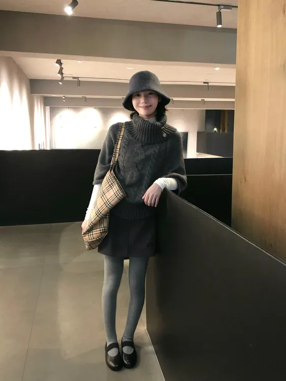 【暮光舞会】高级感气质深灰色针织上衣设计感黑色半裙白色打底衫