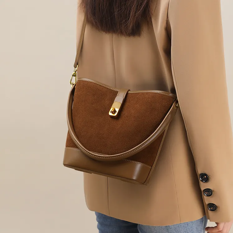 水桶包斜挎包简约复古手提包女包轻奢棕色百搭时尚单肩休闲通勤包