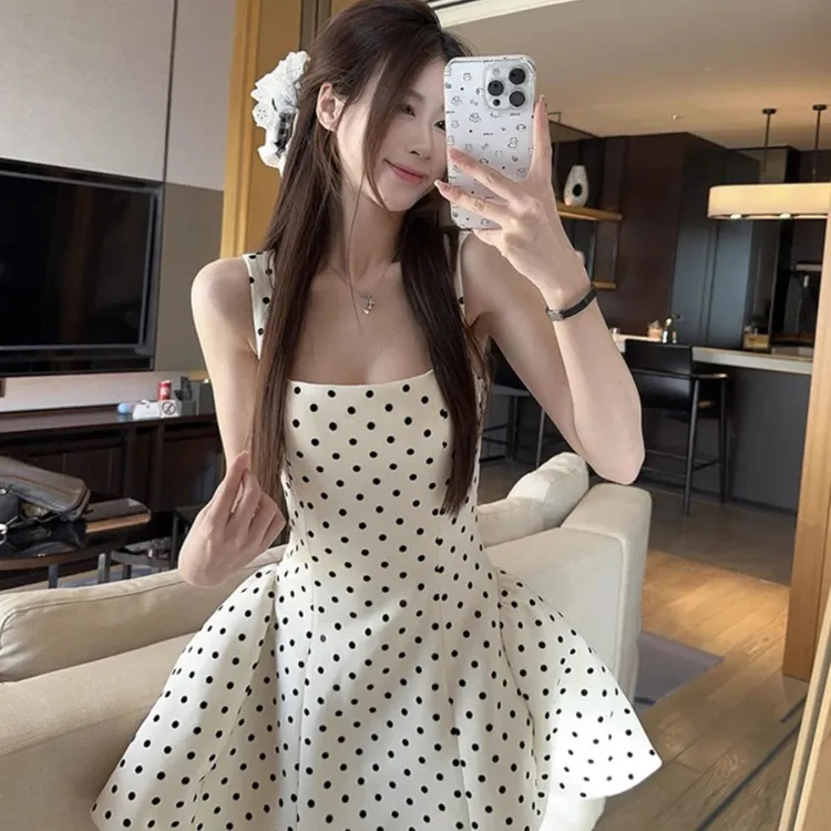 波点绑带连衣裙女2025夏季高级感甜辣收腰显瘦蓬蓬吊带高腰复古