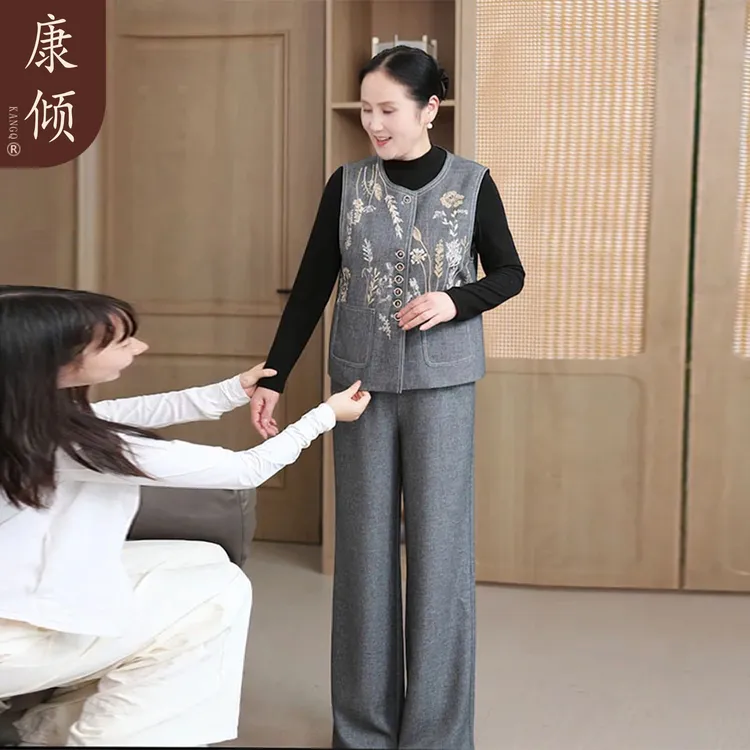 中老年女装妈妈装刺绣马甲三件套气质50-60岁洋气高档套装女秋装