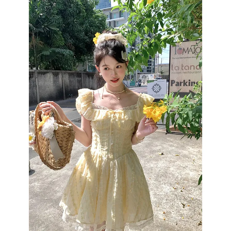 中长款色方领泡泡袖收腰a字连衣裙女春季法式甜美裙子