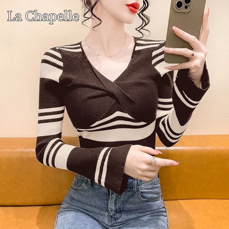 拉夏贝尔条纹V领扭结设计感长袖针织衫女秋冬修身显瘦打底衫上衣
