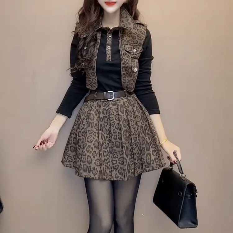 新款洋气假两件显瘦百褶连衣裙