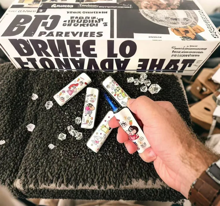 卡通小新系列个性防风蓝焰直冲铁壳充气高颜值创意打火机