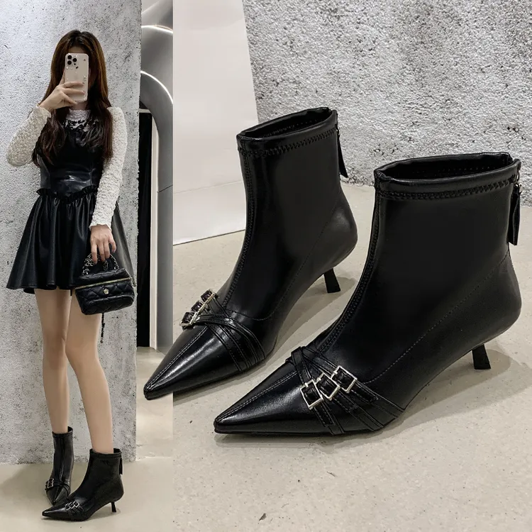 卓诗尼芙妮皮带扣尖头短靴秋季韩版新款细跟细跟2025流行短靴尖头