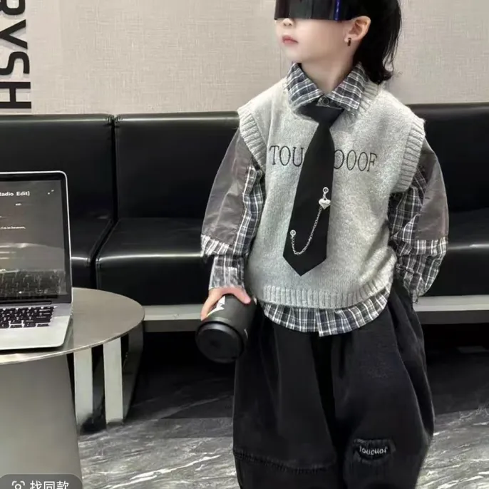 男童痞帅小少爷套装2025新款秋季儿童拼接衬衫针织马甲裤子三件套