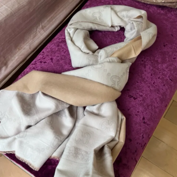 出口外贸纯时尚渐变精致披肩四季百搭围巾双面经典加厚