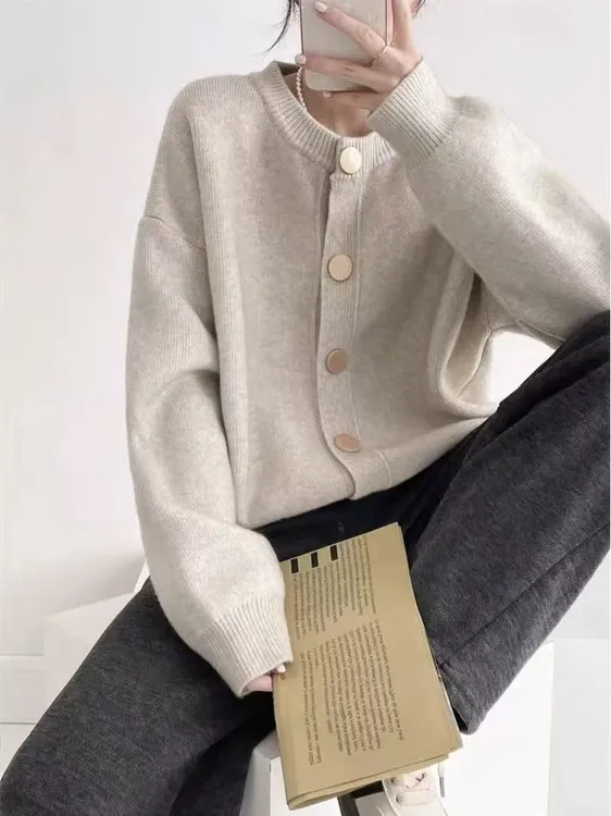 【750克】大金扣气质毛针织衫宽松纯色百搭厚款圆领针织加厚慵懒风