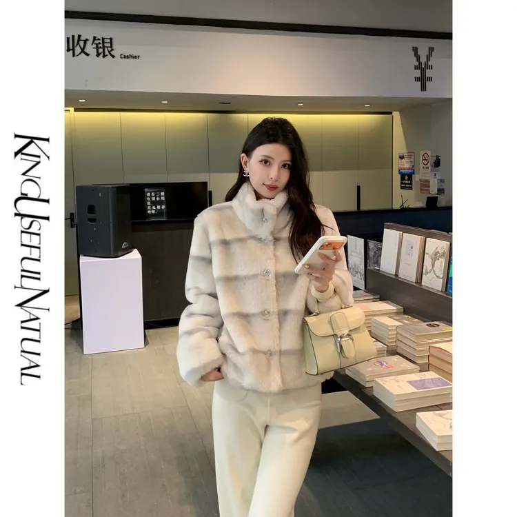 KUN【彼得堡】淡颜天菜 千金横向条纹高密绒毛浅灰色加厚环保草外套