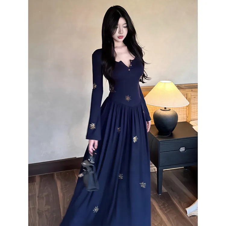 纯欲复古烫钻喇叭袖半开领连衣裙女秋季新款高级感收腰A字长裙子