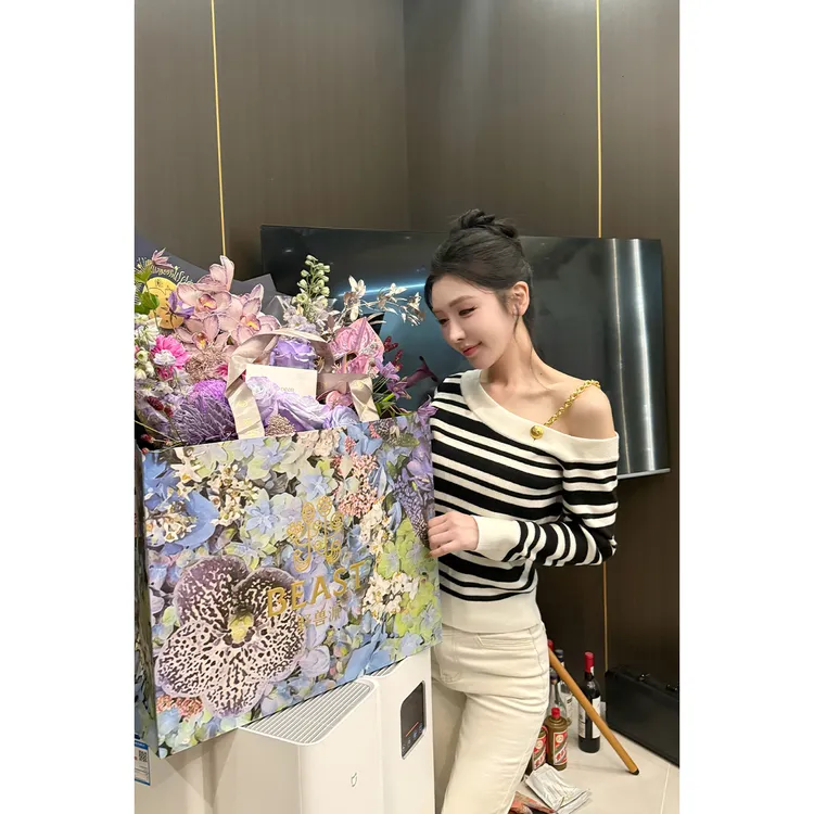 毛妮LADIESFIRST 慵懒链条斜肩条纹针织衫宽松显瘦毛衣女L2839