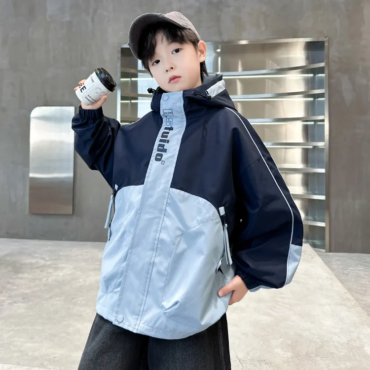 儿童装男童秋装风衣外套2025新款春秋款中大童秋季男孩帅气冲锋衣