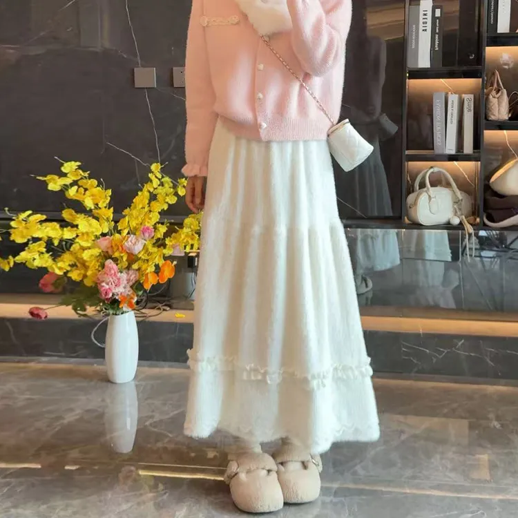 法式甜美A字长裙2025冬季加厚高腰显瘦蕾丝拼接蛋糕裙毛绒半身裙