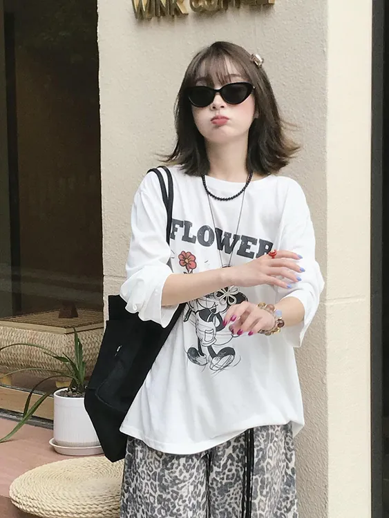 高端设计感白色卡通印花上衣女2025新款爆款时尚百搭显瘦长袖T恤