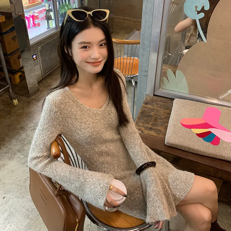 【秋日浪漫】RARE ME性感V领针织连衣裙秋冬修身内搭收腰包臀短裙