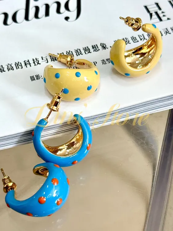 铜合金耳饰 彩色波点c圈撞色耳钉~百搭亮丽时尚减龄感耳钉