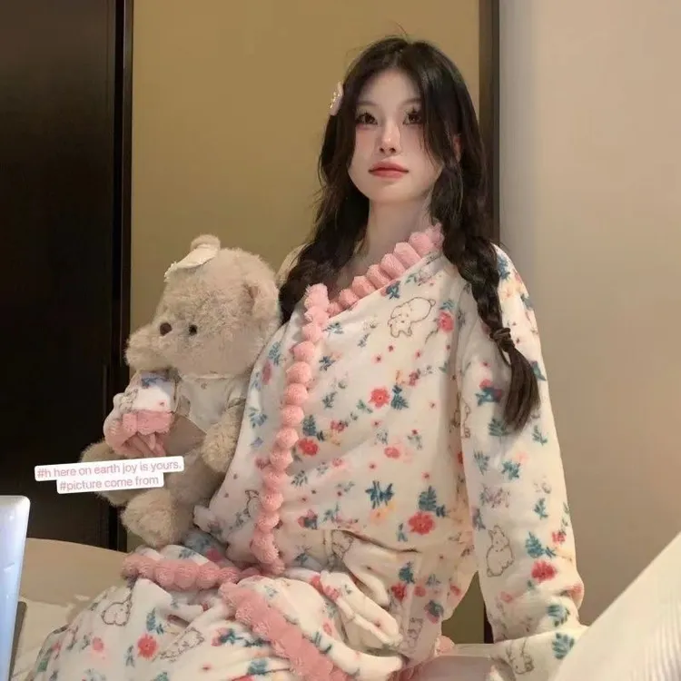 甜美可爱纽扣创意绣花卡通款长毛绒宽松无痕夏季薄款凉感冰感内裤