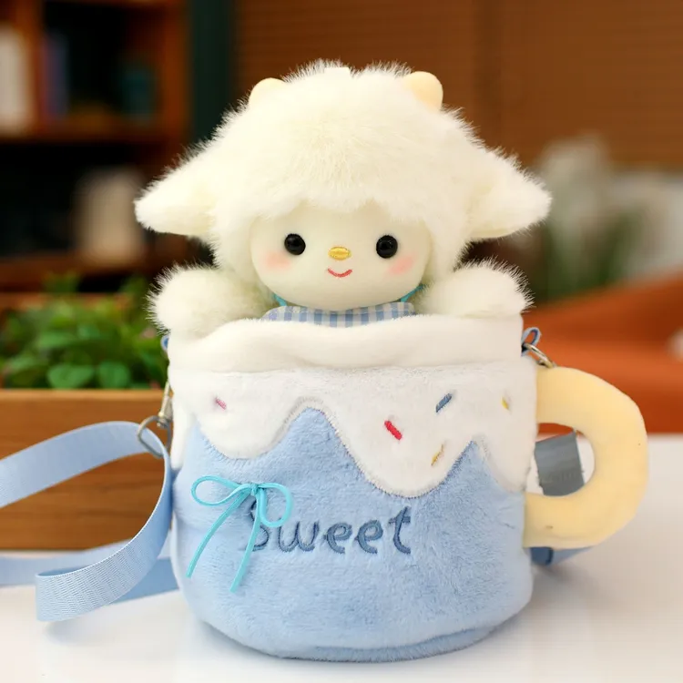 羊你一杯子小羊毛绒玩具公仔包包可爱小动物玩偶小羊茶杯背包创意