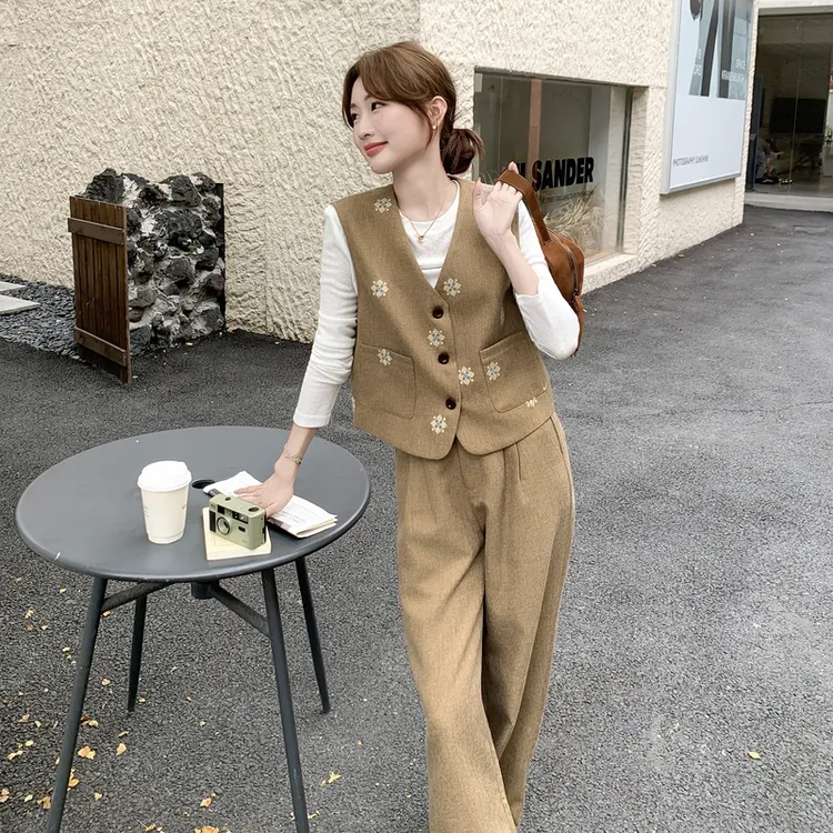小个子老钱风复古绣花马甲套装女2025秋季新款打底衫阔腿裤三件套