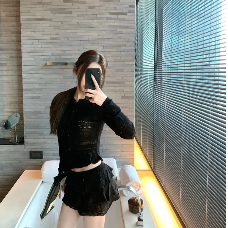 春秋新款甜美气质纯欲风镂空针织上衣蛋糕裙显瘦修身两件套套装女